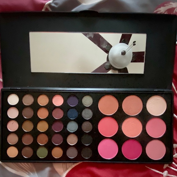 BH Cosmetics Special Occasion Palette - Picture 3 of 3